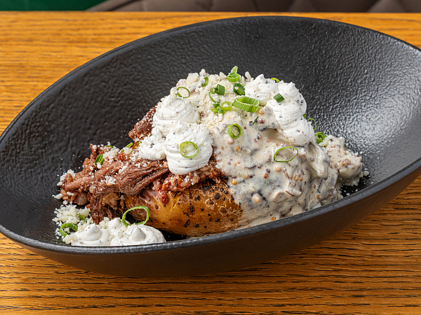 Костровой картофель с рваной говядиной