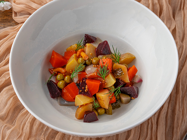 Винегрет из копчёных овощей с маринованными грибами