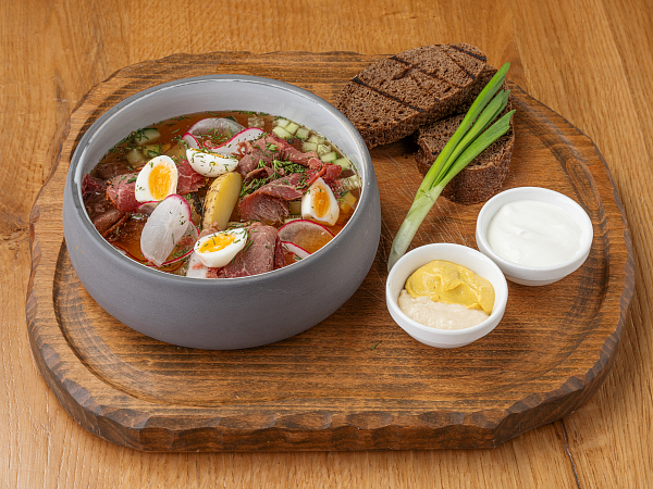 Окрошка с пастрами и копчеными перепелиными яйцами