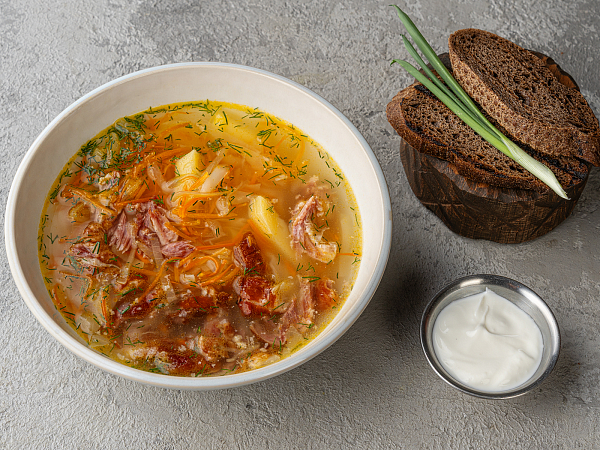 Томлёные щи с копчёными рёбрышками