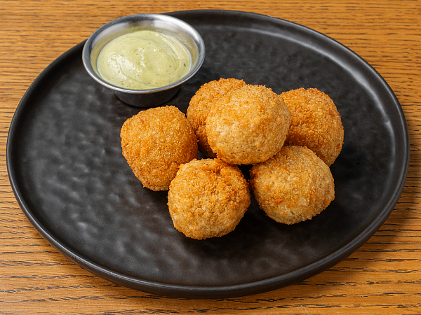 Сырные шарики с халапеньо